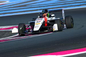 Fiorentino (Drivex) fastest in hot free practice, as Drivex fields third car for Hahn